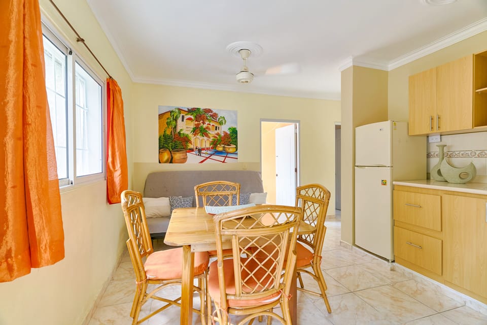 Superior Apartment, 2 Bedrooms | Private kitchen | Microwave