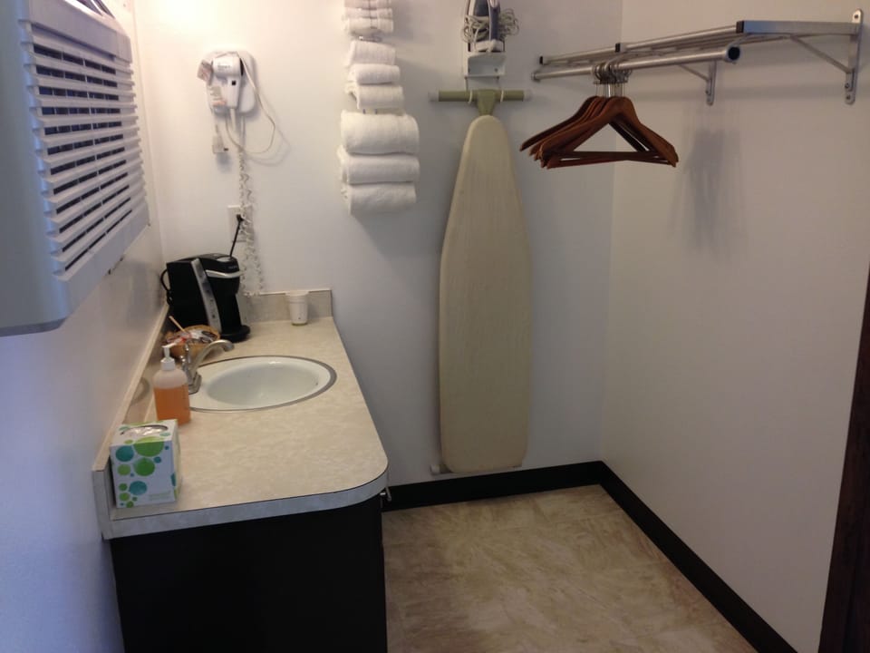 Bathroom sink