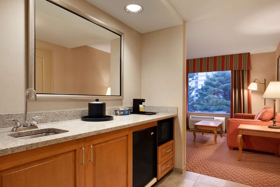 Coffee/tea maker, fridge, microwave