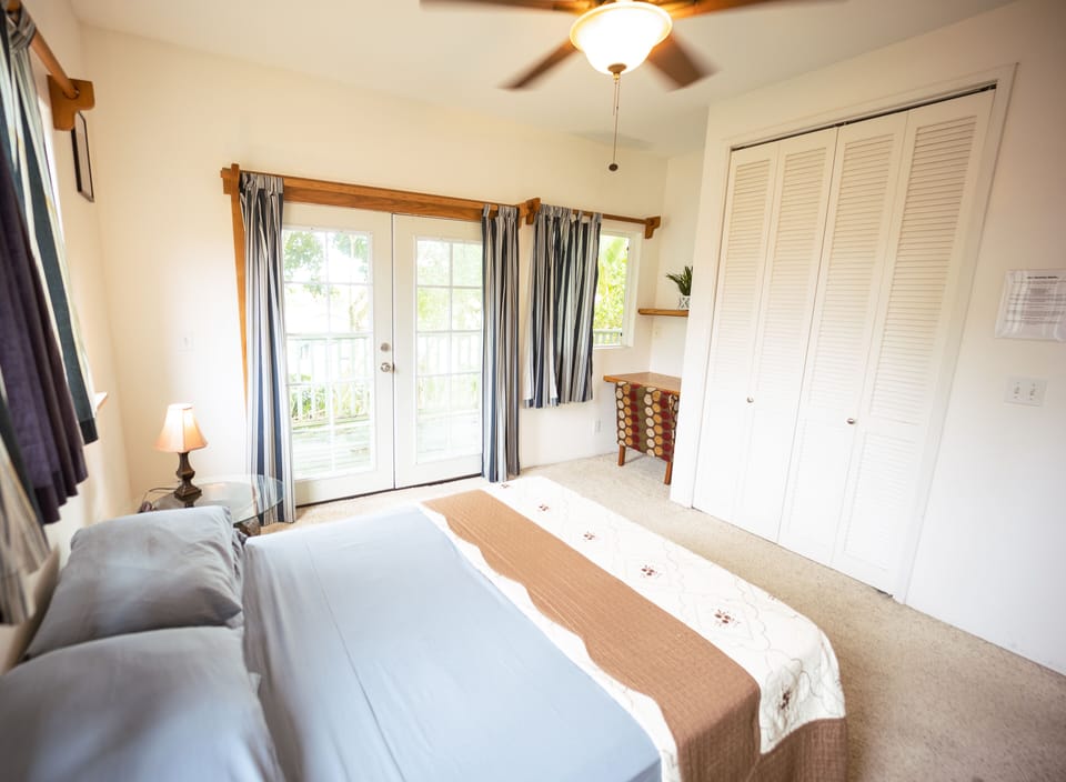 Economy Double Room, 1 Queen Bed, Shared Bathroom, Garden View | Free WiFi, bed sheets