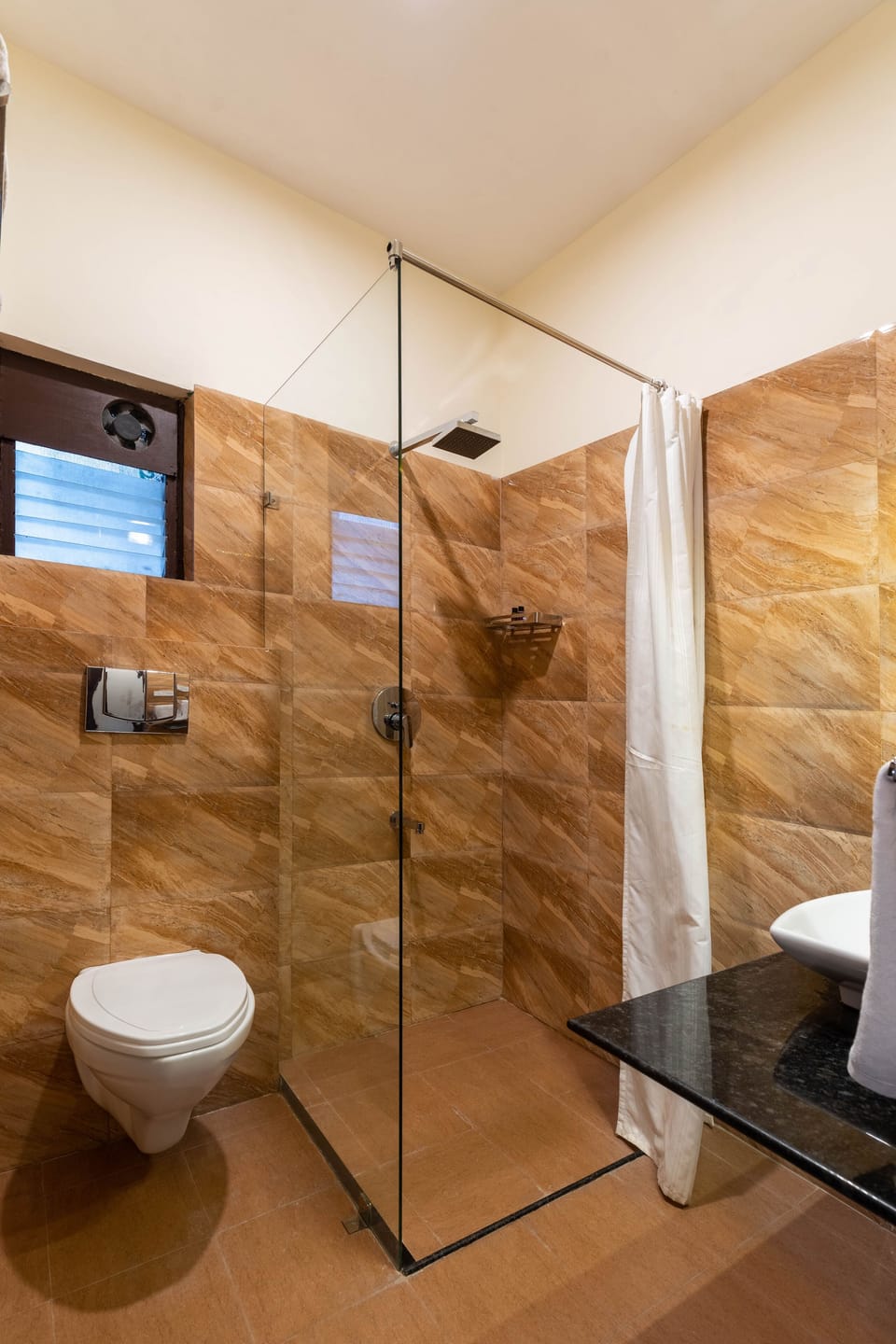 Shower, free toiletries, towels