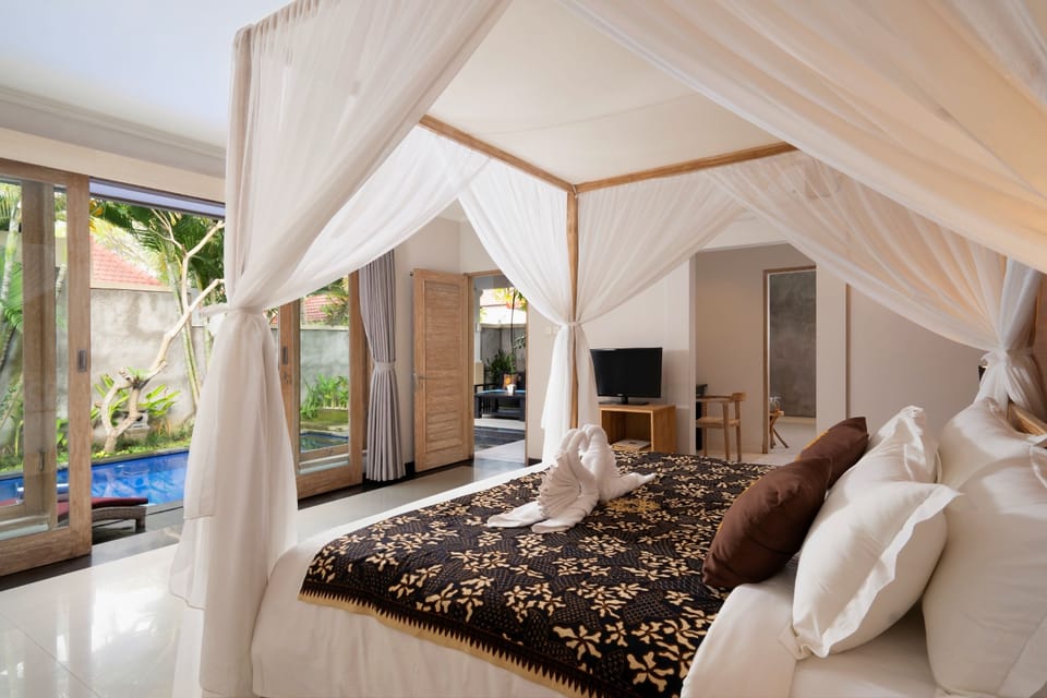 Villa, 1 Bedroom, Private Pool | Minibar, in-room safe, desk, blackout drapes