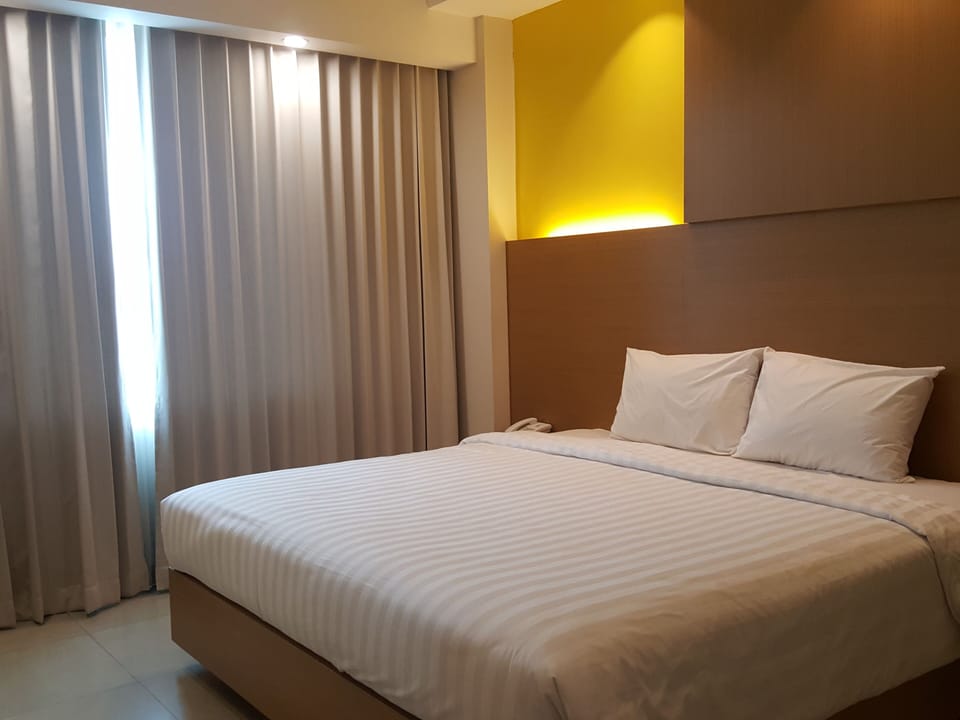 Suite | In-room safe, desk, free WiFi