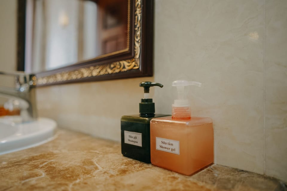 Executive Double Room | Bathroom | Shower, rainfall showerhead, free toiletries, hair dryer