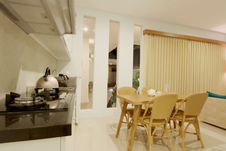 Apartment, 2 Bedrooms | Private kitchenette | Cookware/dishes/utensils