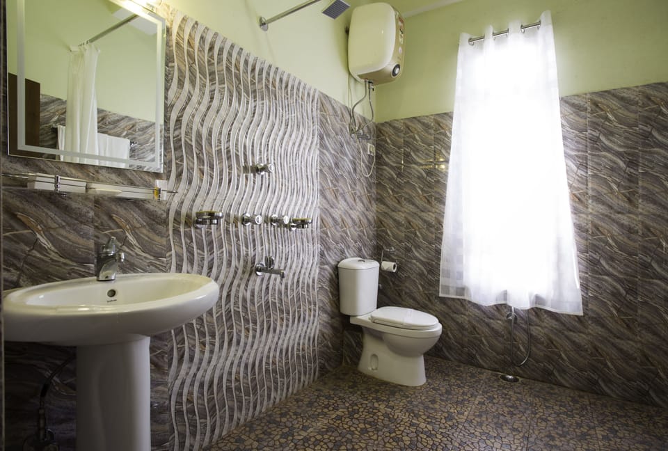 Deluxe Room, 1 Bedroom | Bathroom | Shower, slippers, towels
