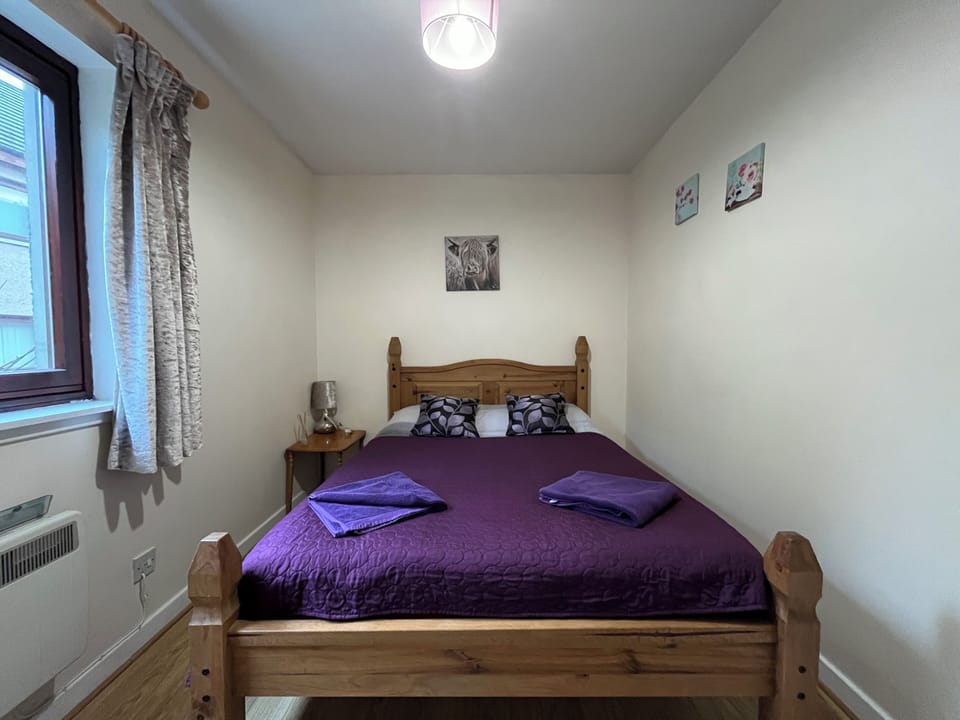 Classic Apartment, 1 Bedroom, River View | 1 bedroom, bed sheets