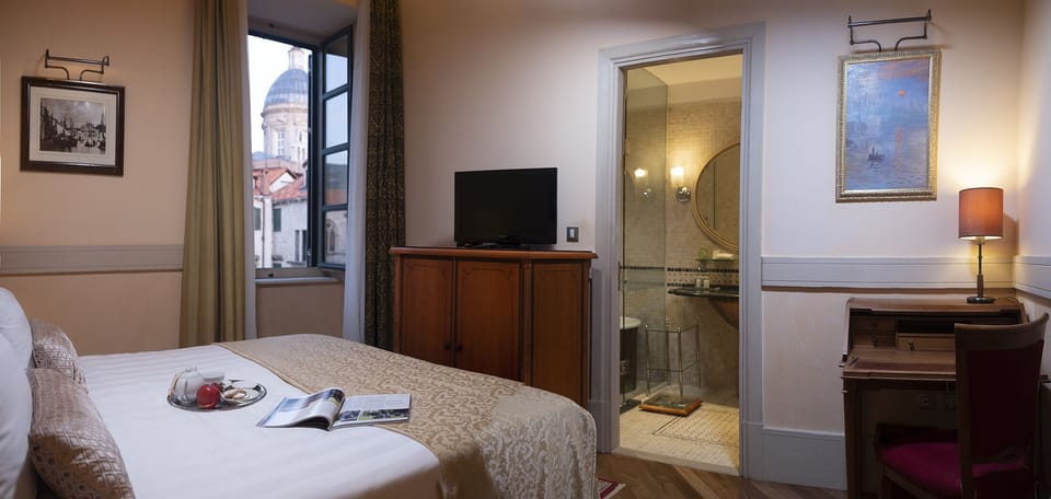 Deluxe Room | Premium bedding, Tempur-Pedic beds, minibar, in-room safe