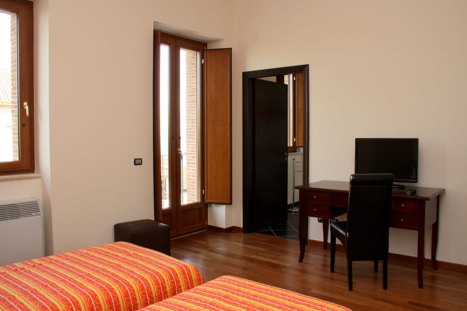 Classic Twin Room, Balcony | Premium bedding, desk, rollaway beds (surcharge), WiFi (free)