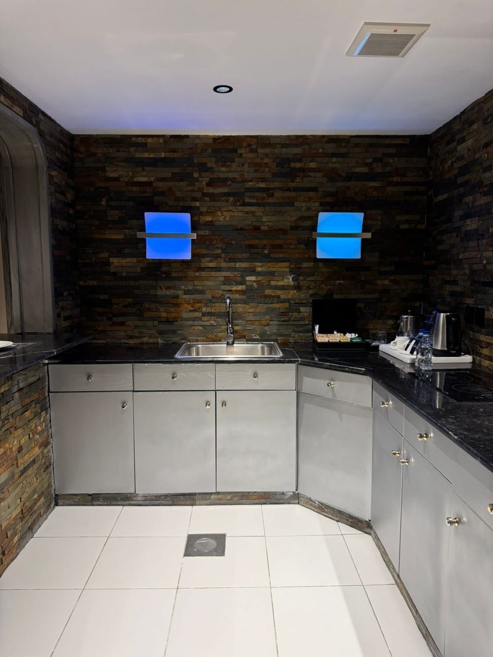 Executive Suite | Private kitchen | Coffee/tea maker