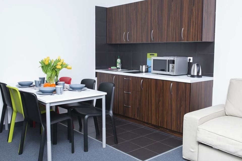 Duplex, 3 Bedrooms, 2 Bathrooms | Blackout drapes, iron/ironing board, free WiFi, bed sheets