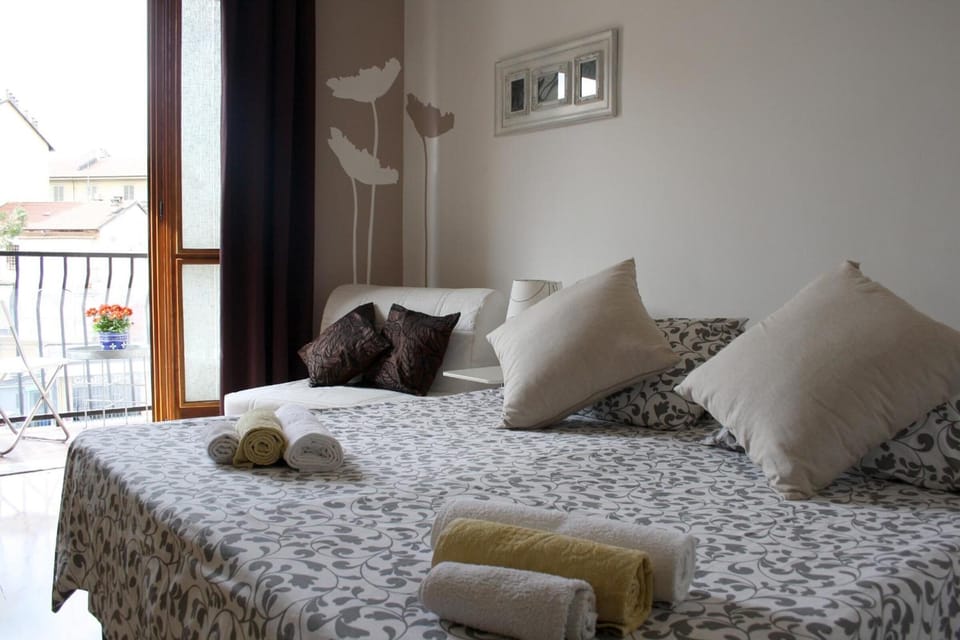 Basic Double or Twin Room | Individually decorated, individually furnished, desk, rollaway beds