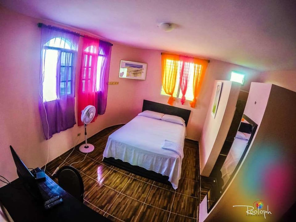Basic Room, 1 Queen Bed, Non Smoking | Cribs/infant beds, free WiFi