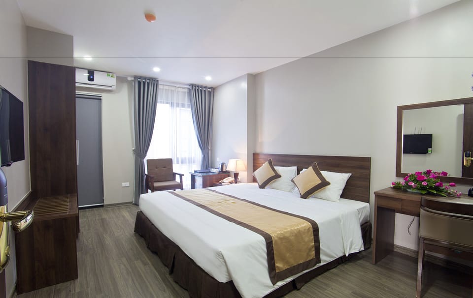 Standard Room | Minibar, in-room safe, desk, soundproofing