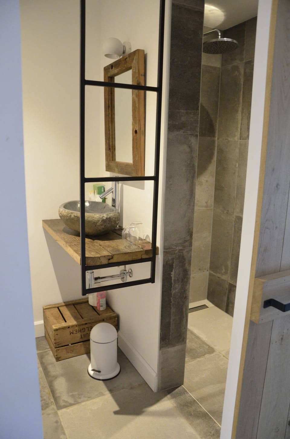 Deluxe Double Room | Bathroom | Free toiletries, hair dryer, towels
