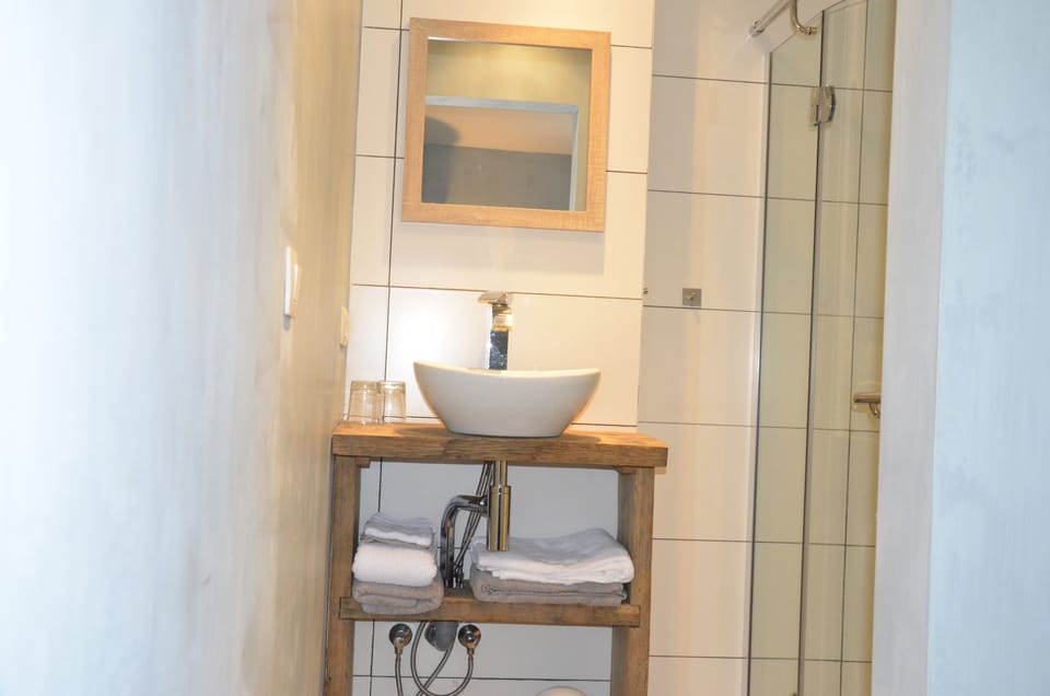 Exclusive Twin Room | Bathroom sink