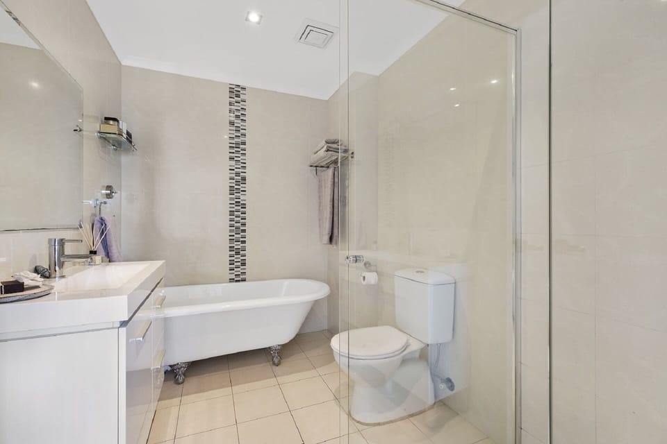 Main bathroom
