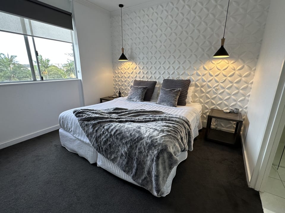 Master bedroom with ensuite - King bed that can be split into 2 x king singles