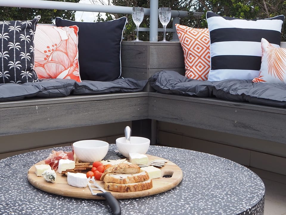 Enjoy food with friends on the rooftop