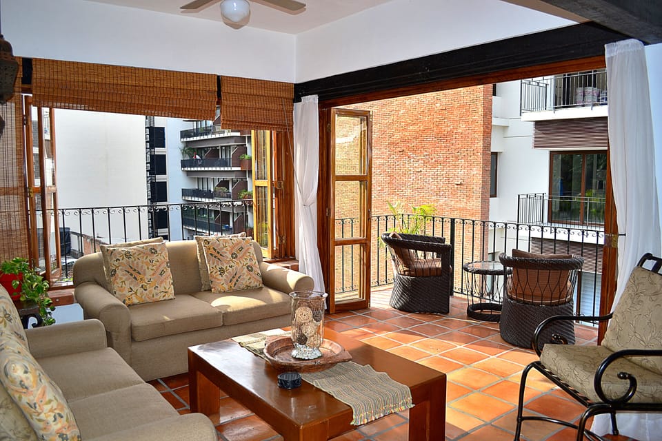 Condo - Image 1