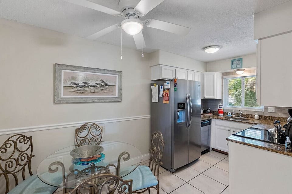 Kitchen/Dining Area