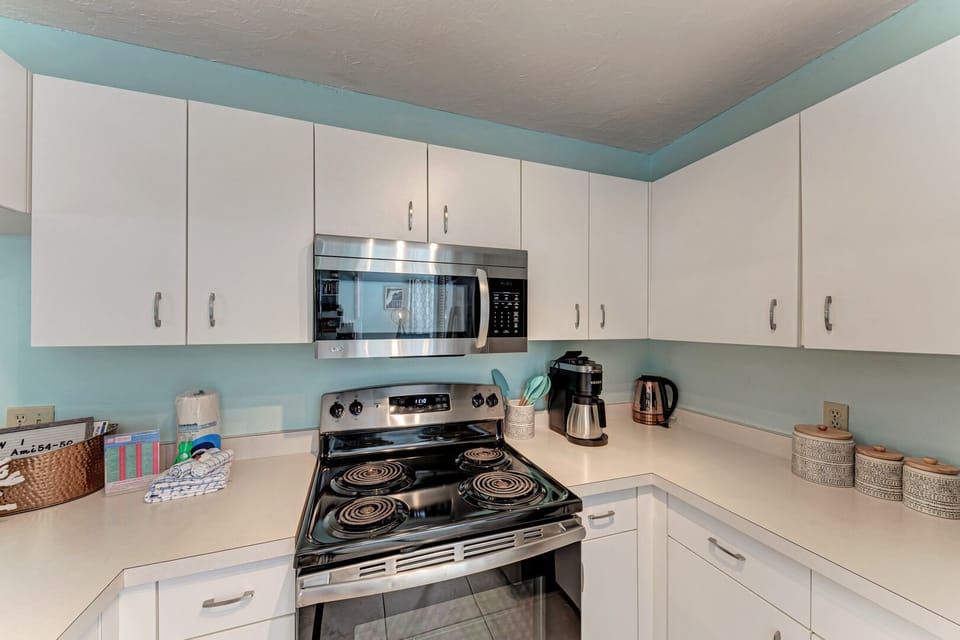 Island Serenity stove & microwave