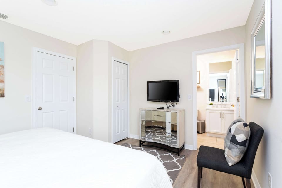 ✨ Master King Bedroom: Relax in modern luxury within our stylish master suite, thoughtfully designed for comfort and elegance. With soft king bedding, calming decor, and natural sunlight, it's your perfect retreat after a fun-filled day.