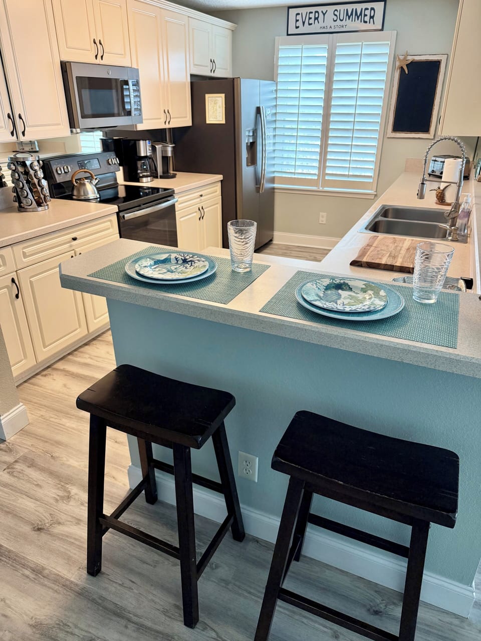 Fully stocked kitchen overlooks into dining and living area. 