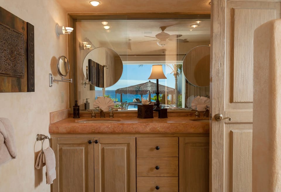 The bathroom offers an exquisite and modern amenities to make your stay as comfortable as possible.