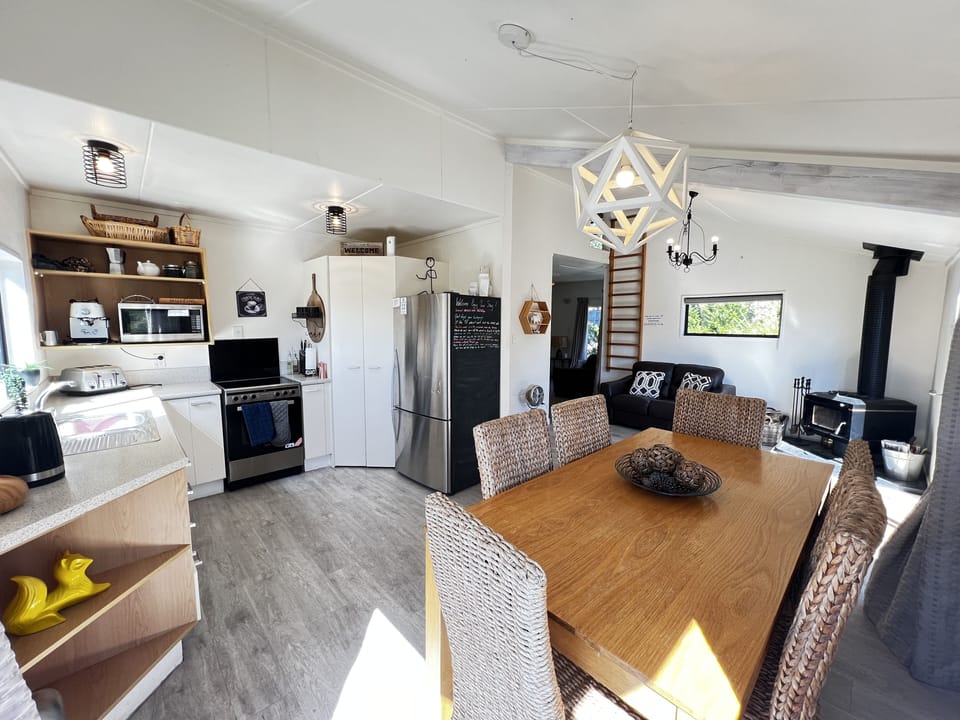 Open plan kitchen/dining