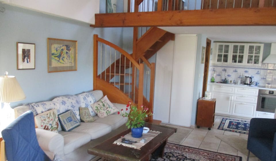 Newly furnished with comfortable sofa and chairs.