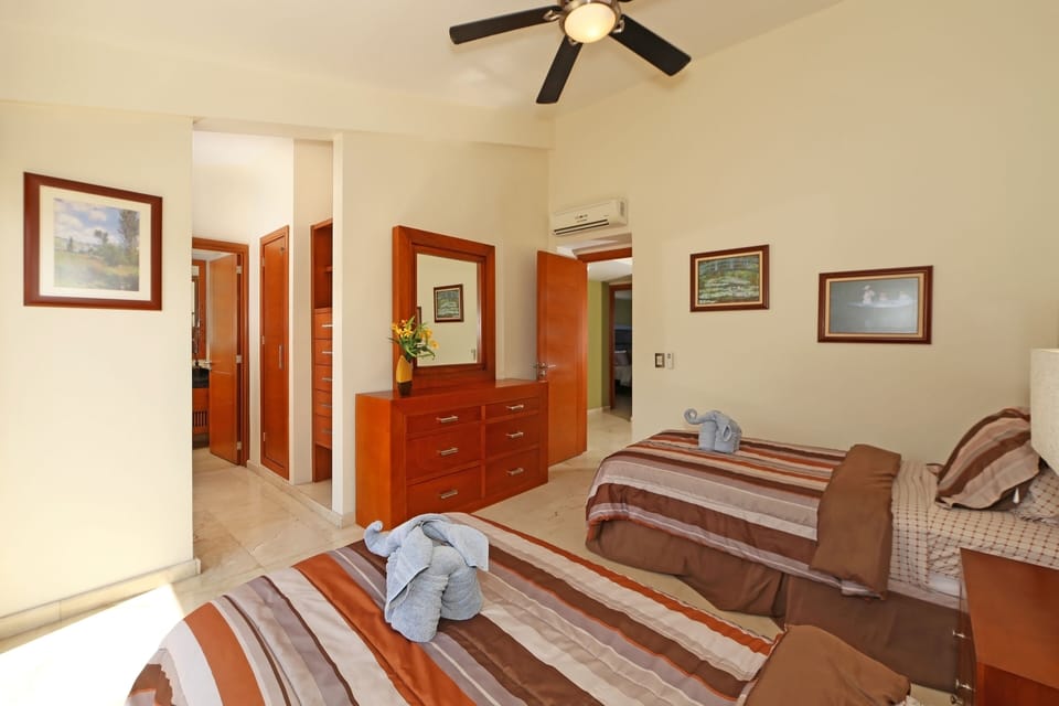 Third Bedroom: Twin Beds can be Converted to One King Size Bed