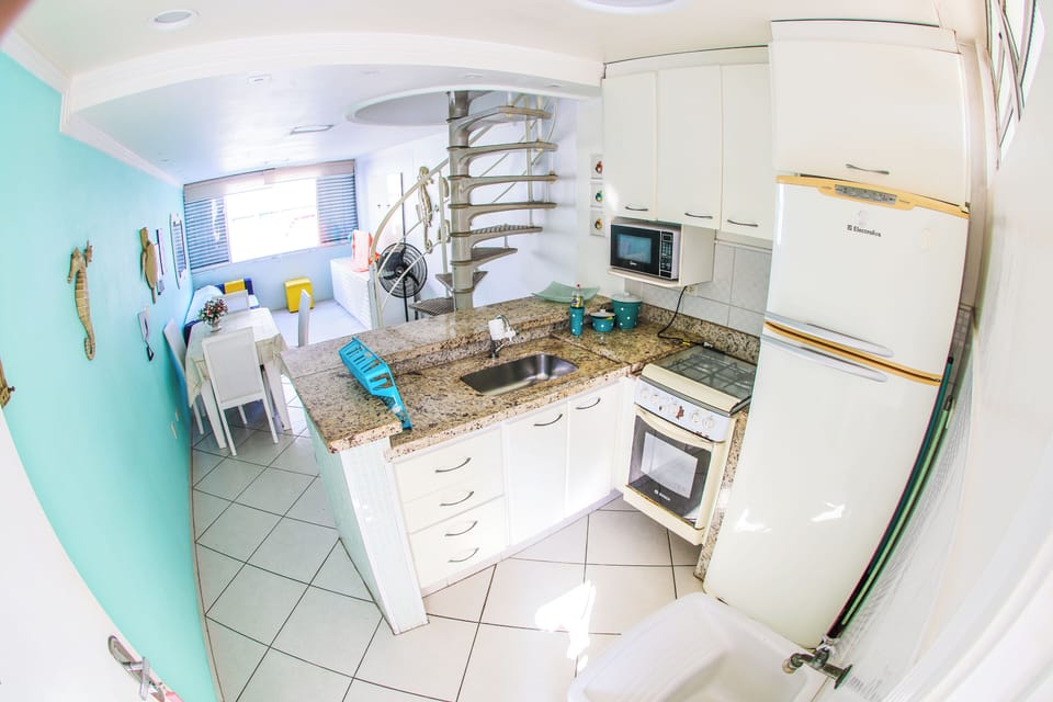 Cozinha americana e sala de estar e jantar