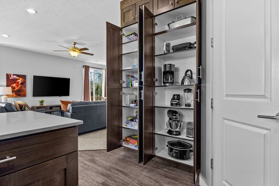 590 Fully Stocked Kitchen