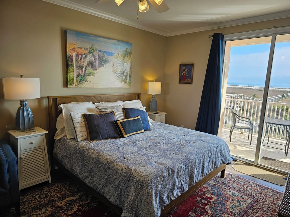 Master with a Gulf view!