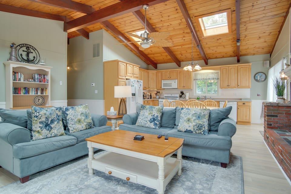 Living Room | Gas Fireplace