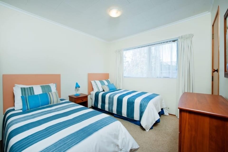 Twin bedroom