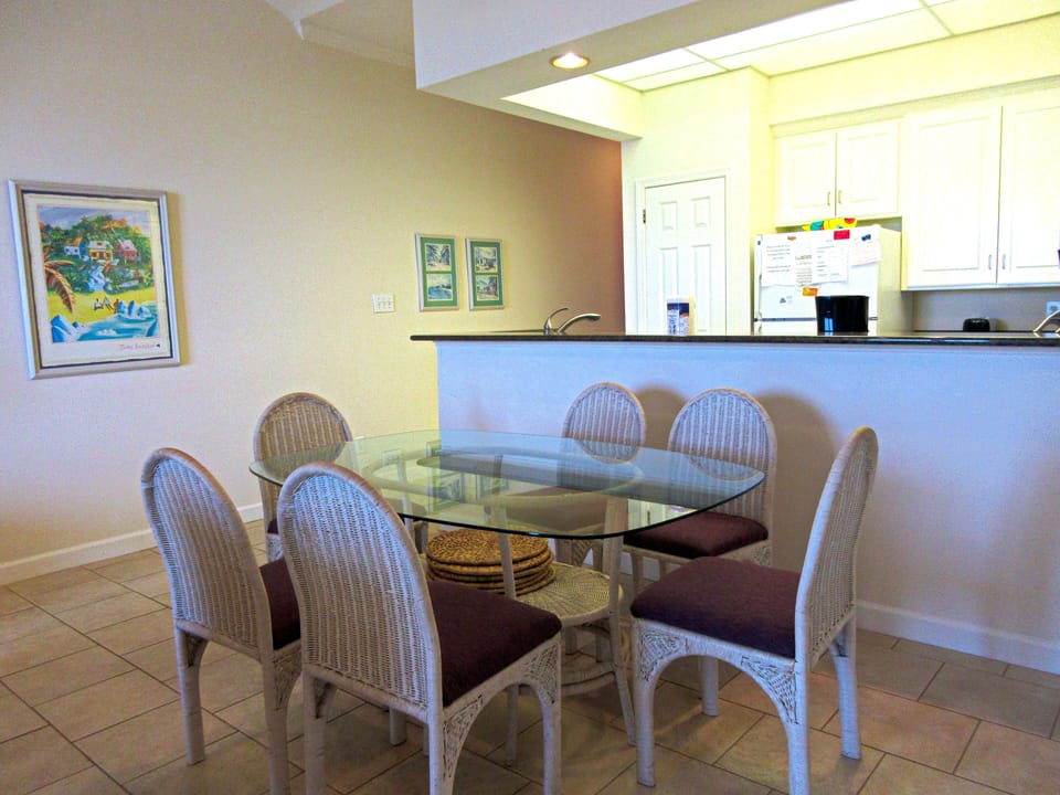 dining area & bar area