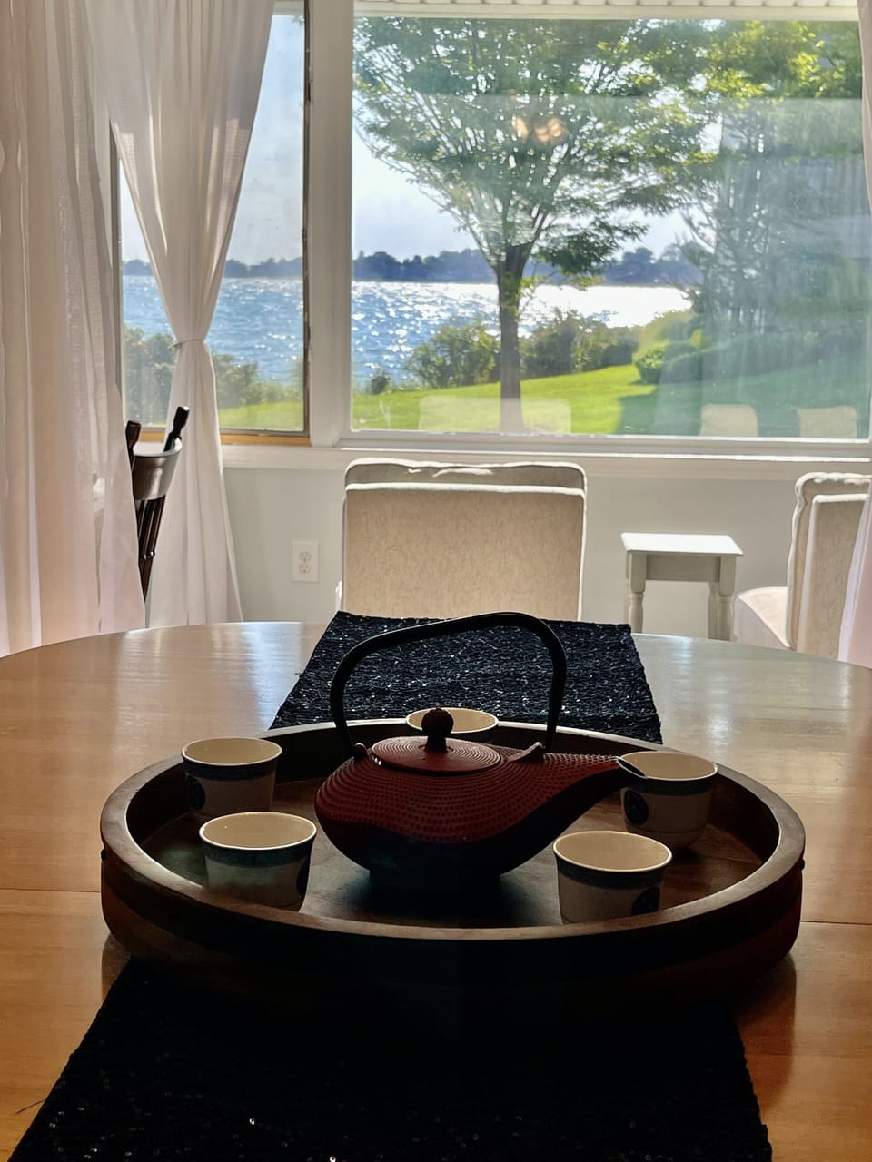 Tea time with a water view.
海を眺めながらのお茶の時間