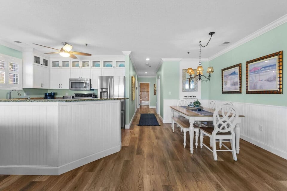 Kitchen/Dining Area