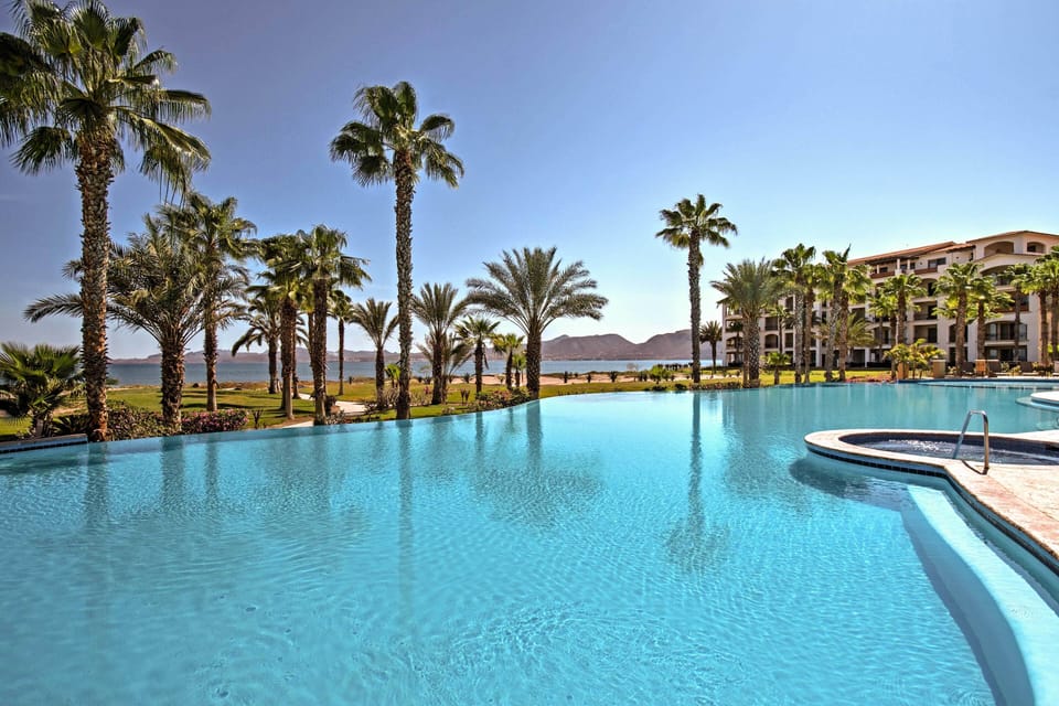 Community Infinity Pool
