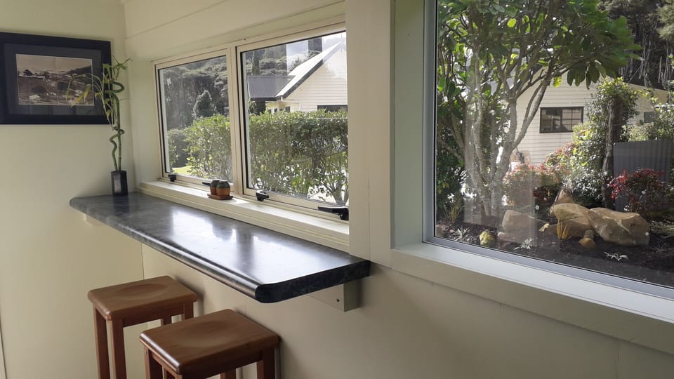 Breakfast bar with garden view