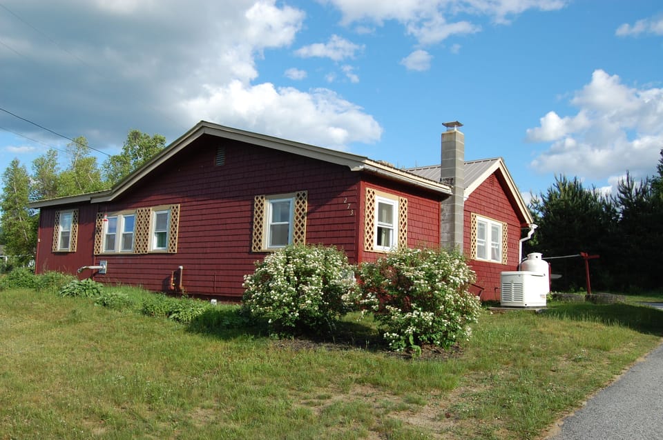 Quaint cottage with views of Mt. Washington