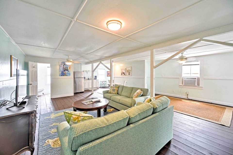 Studio Interior | Queen Sleeper Sofa | Cable TV | Free WiFi