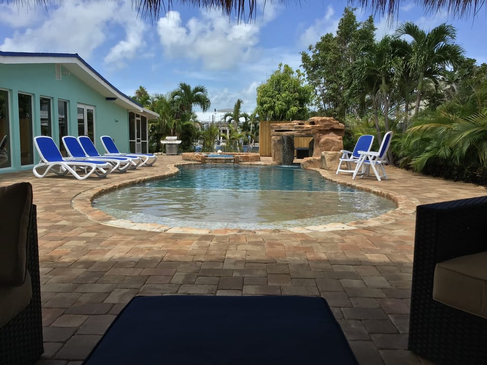 pool view from under  Tiki Hut