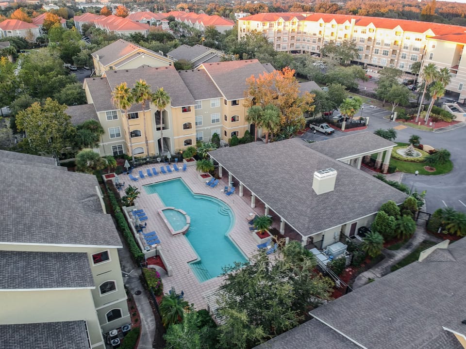 Heated swimming pool, clubhouse and grill area