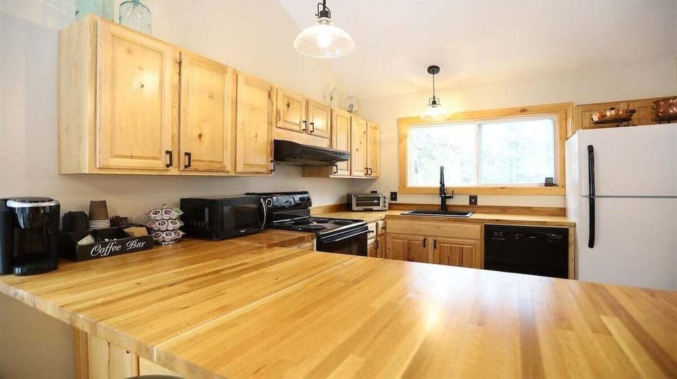 Serving Counter with Bar Seating in White Mountain Vacation Home