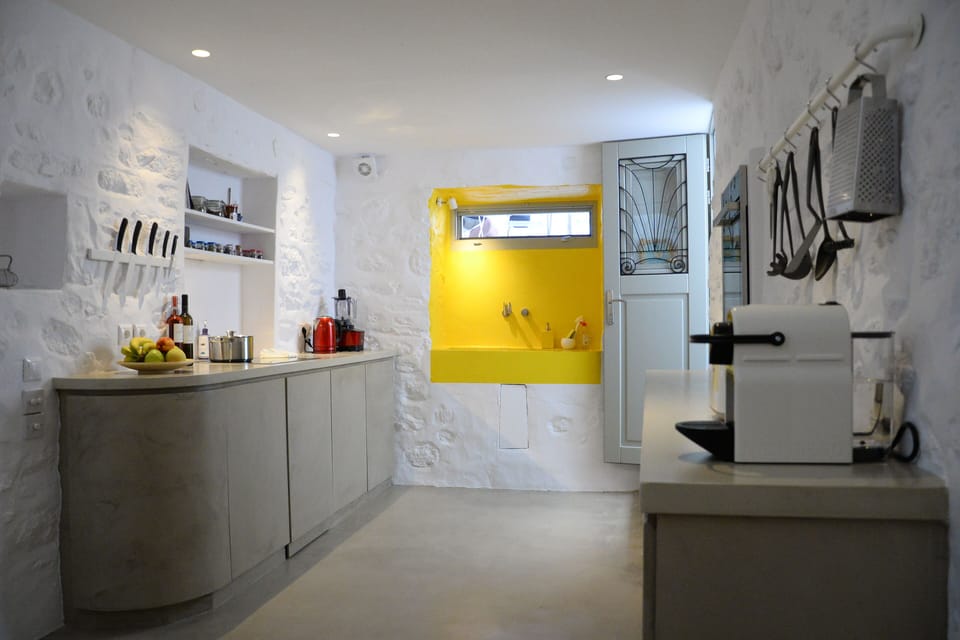 Indulge your cooking creativity in the airy, professionally-equipped kitchen