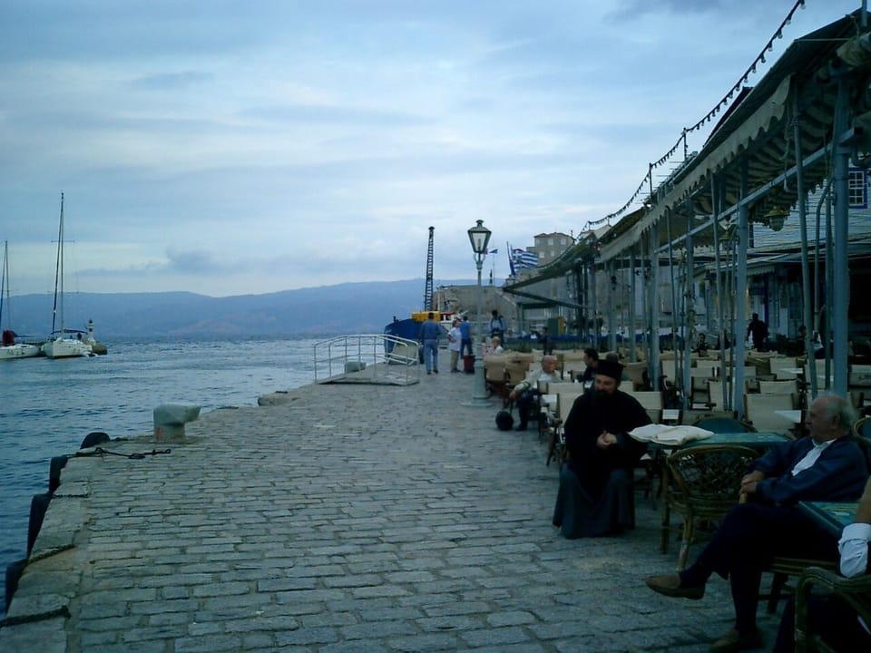 Wake up early with the locals for a rejuvenating sea-side jog or walk
