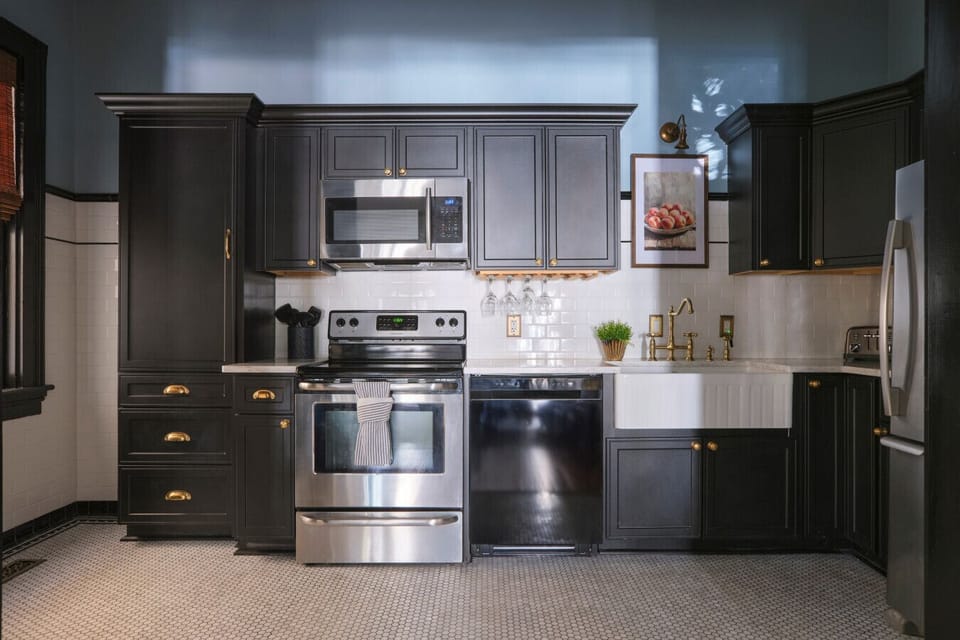 Full kitchen